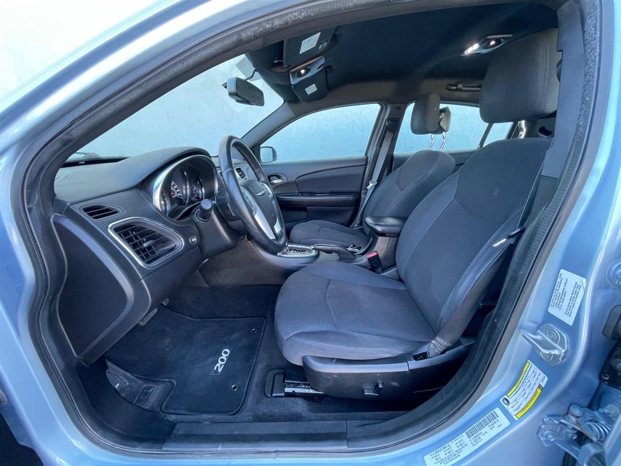 Chrysler 200  2013