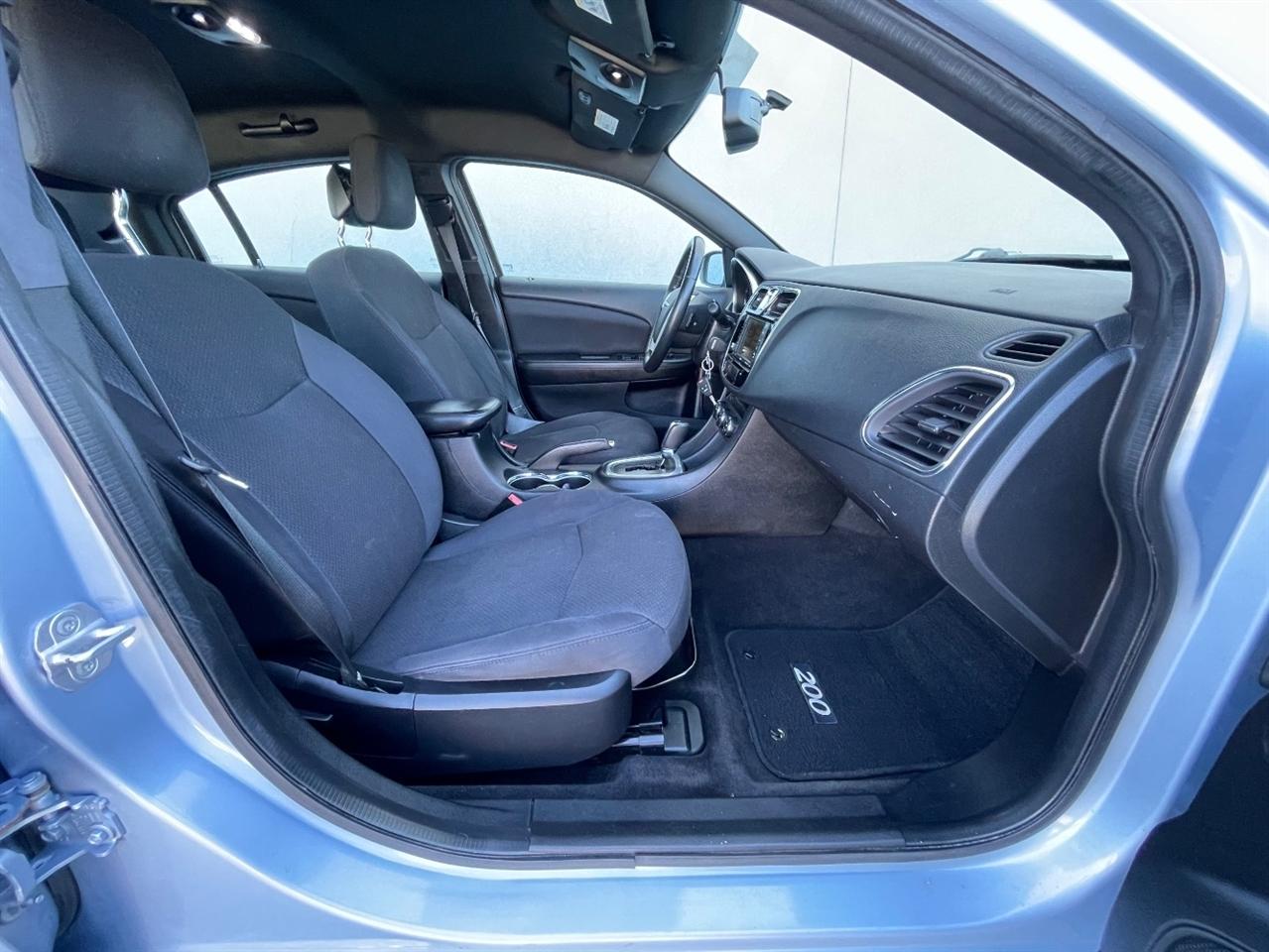 Chrysler 200  2013