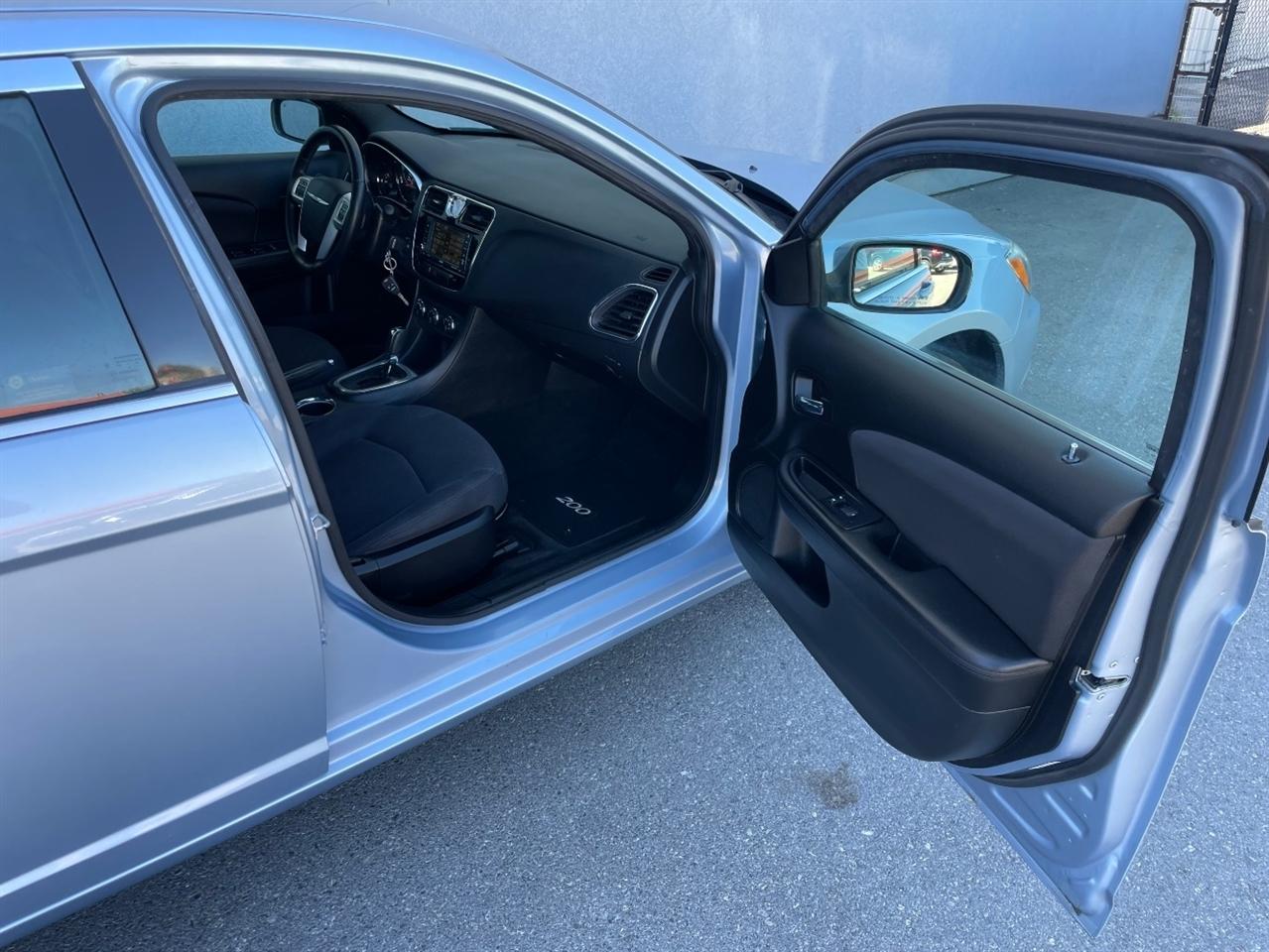 Chrysler 200  2013