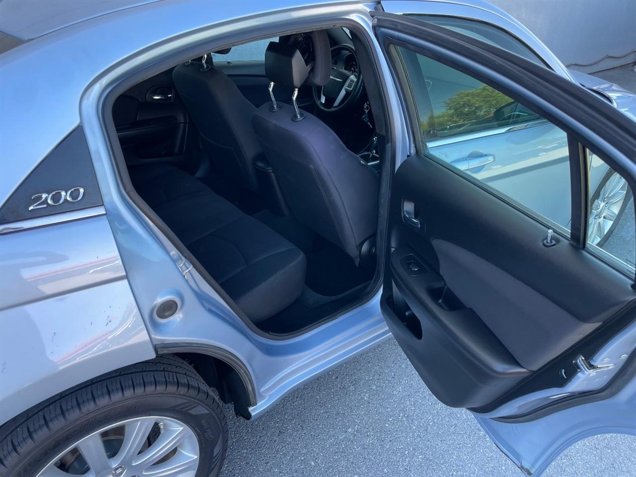 Chrysler 200  2013