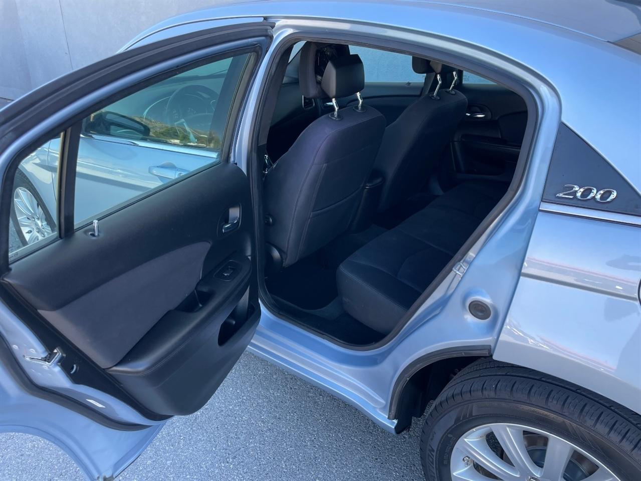 Chrysler 200  2013