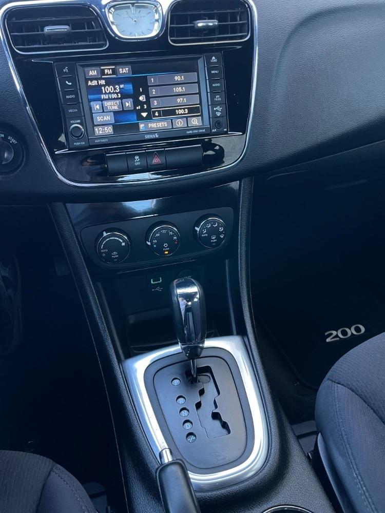Chrysler 200  2013
