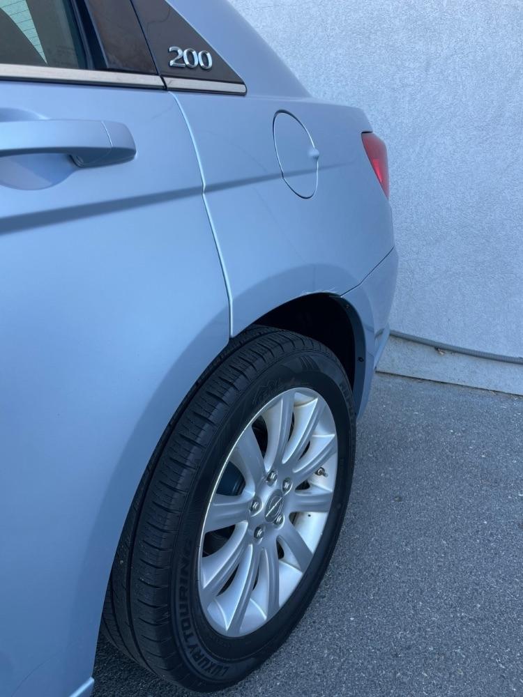 Chrysler 200  2013