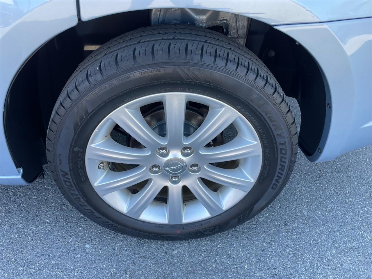 Chrysler 200  2013