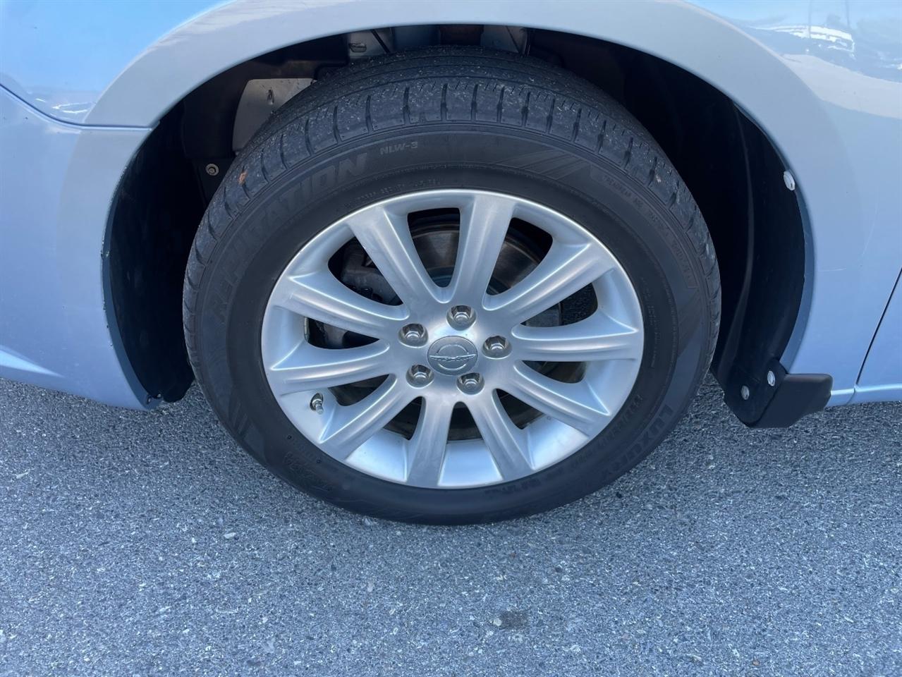 Chrysler 200  2013