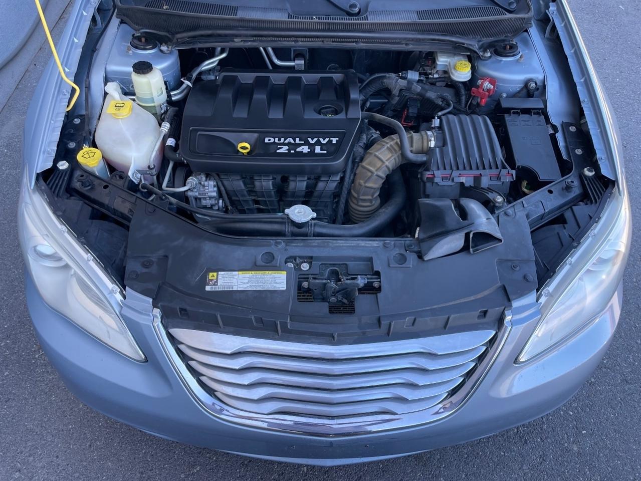 Chrysler 200  2013