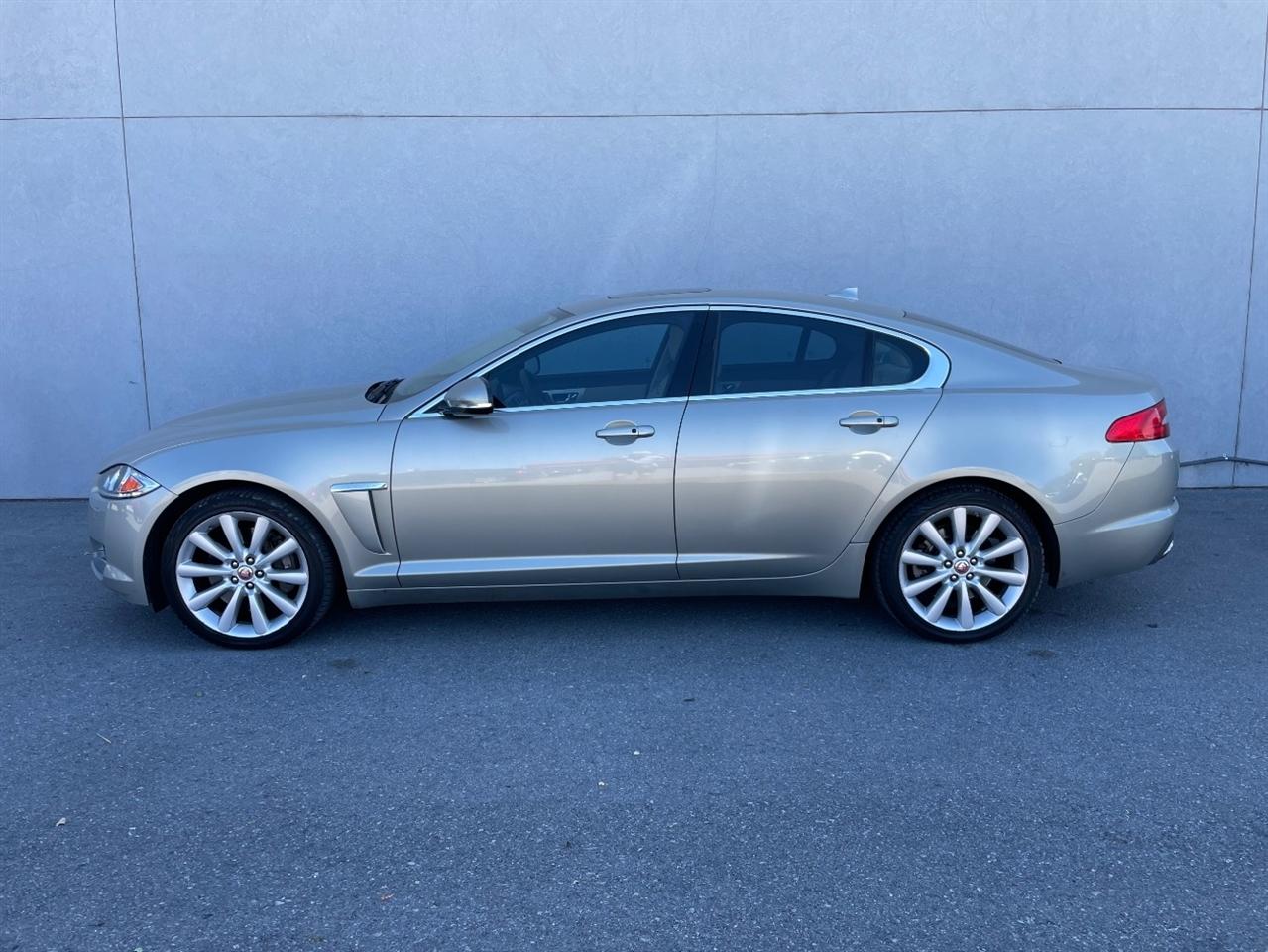 Jaguar XF  2014