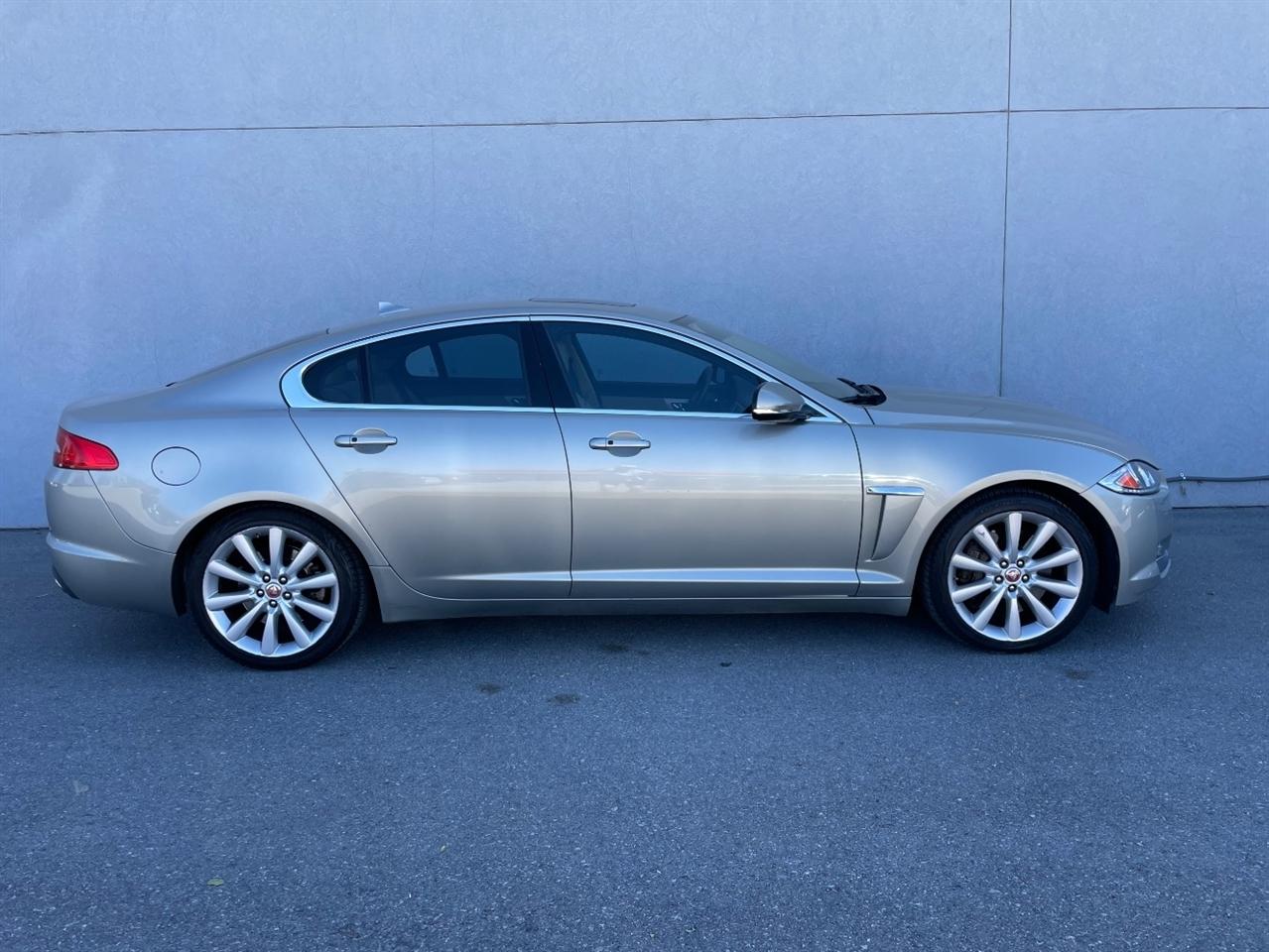 Jaguar XF  2014
