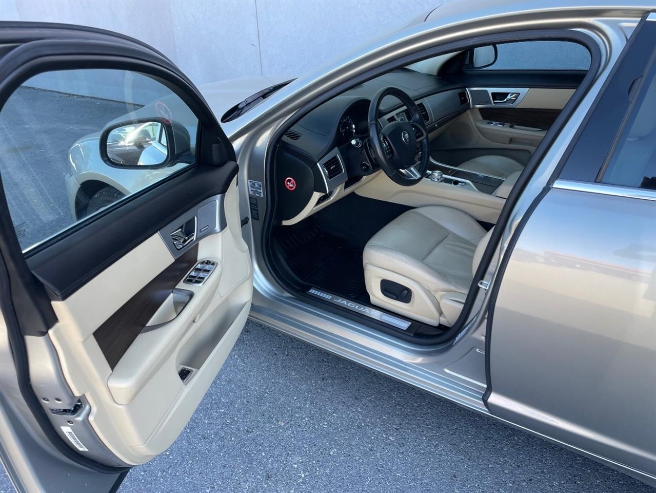 Jaguar XF  2014