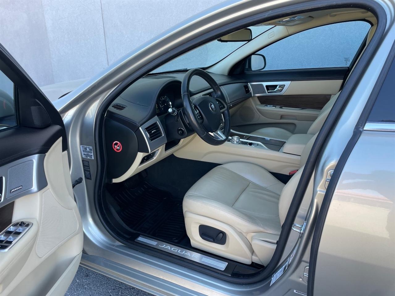 Jaguar XF  2014