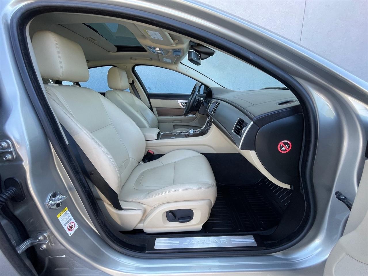 Jaguar XF  2014