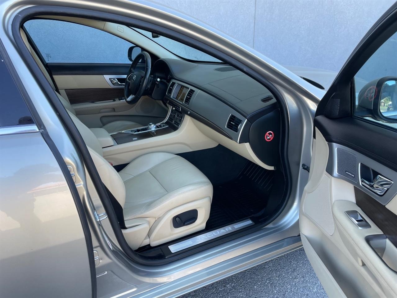 Jaguar XF  2014