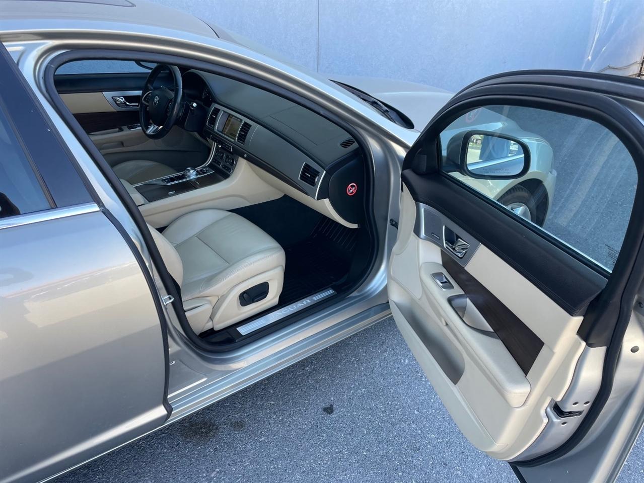Jaguar XF  2014