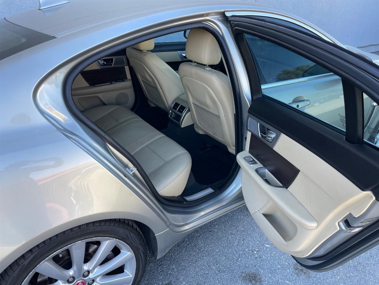 Jaguar XF  2014