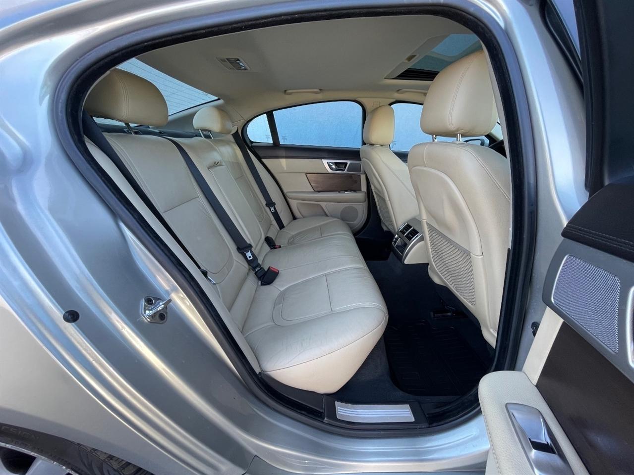 Jaguar XF  2014