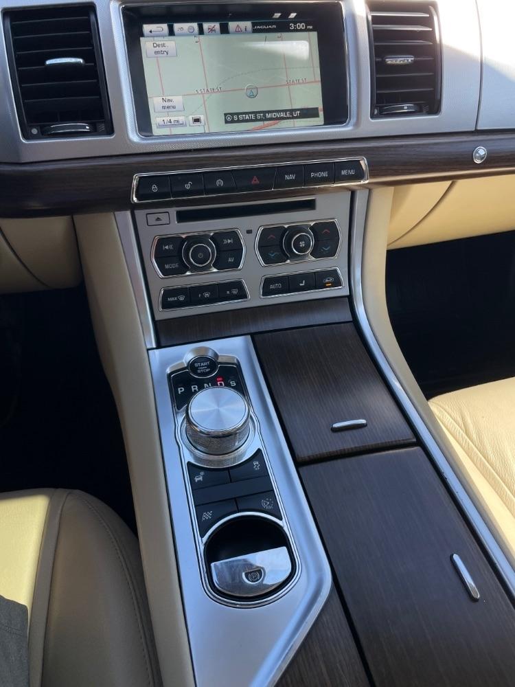 Jaguar XF  2014
