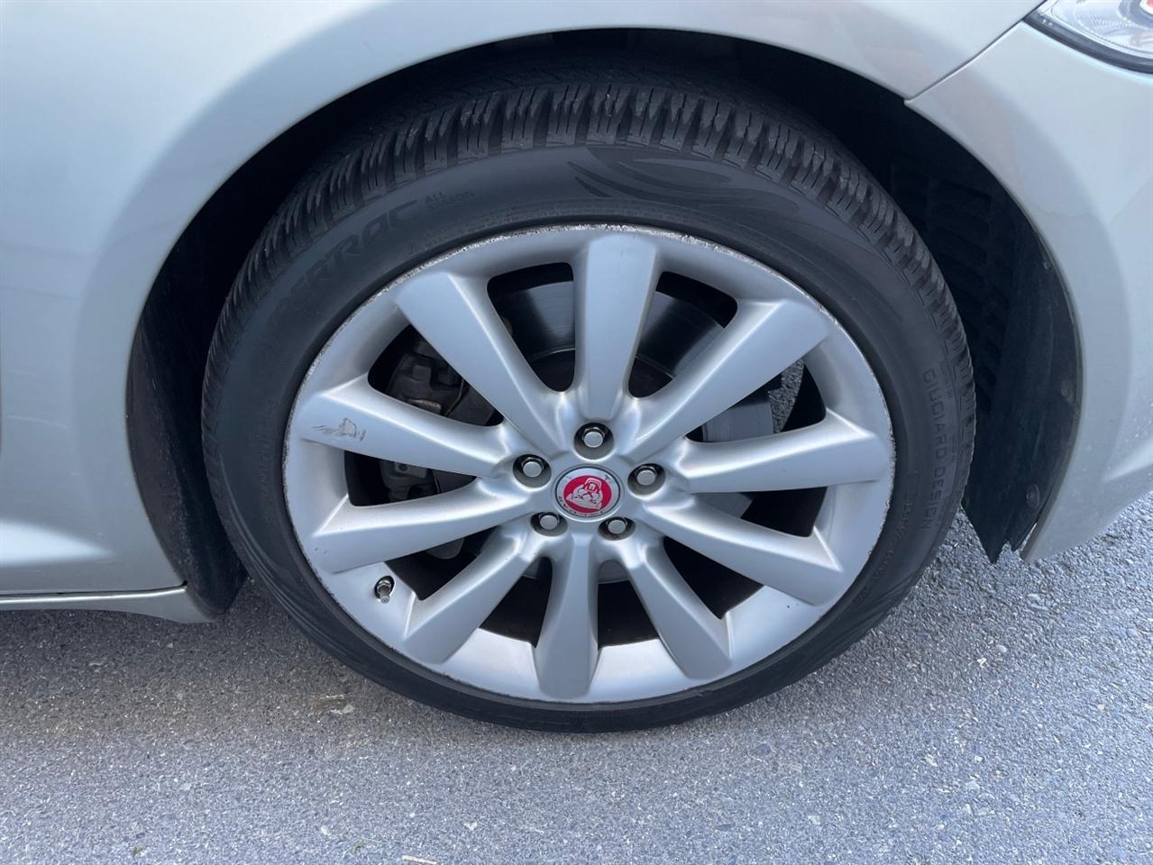 Jaguar XF  2014