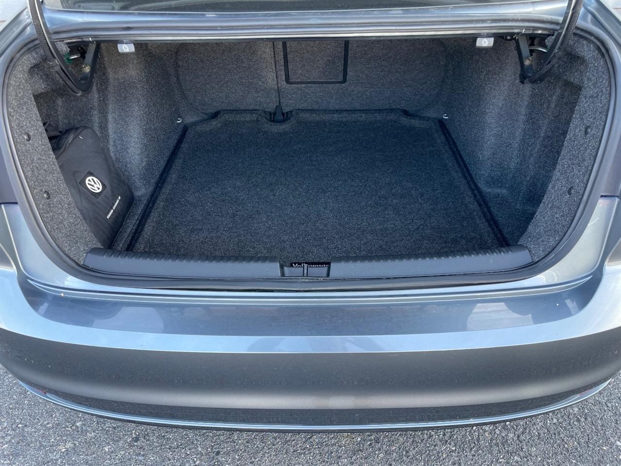 Volkswagen Jetta  2017