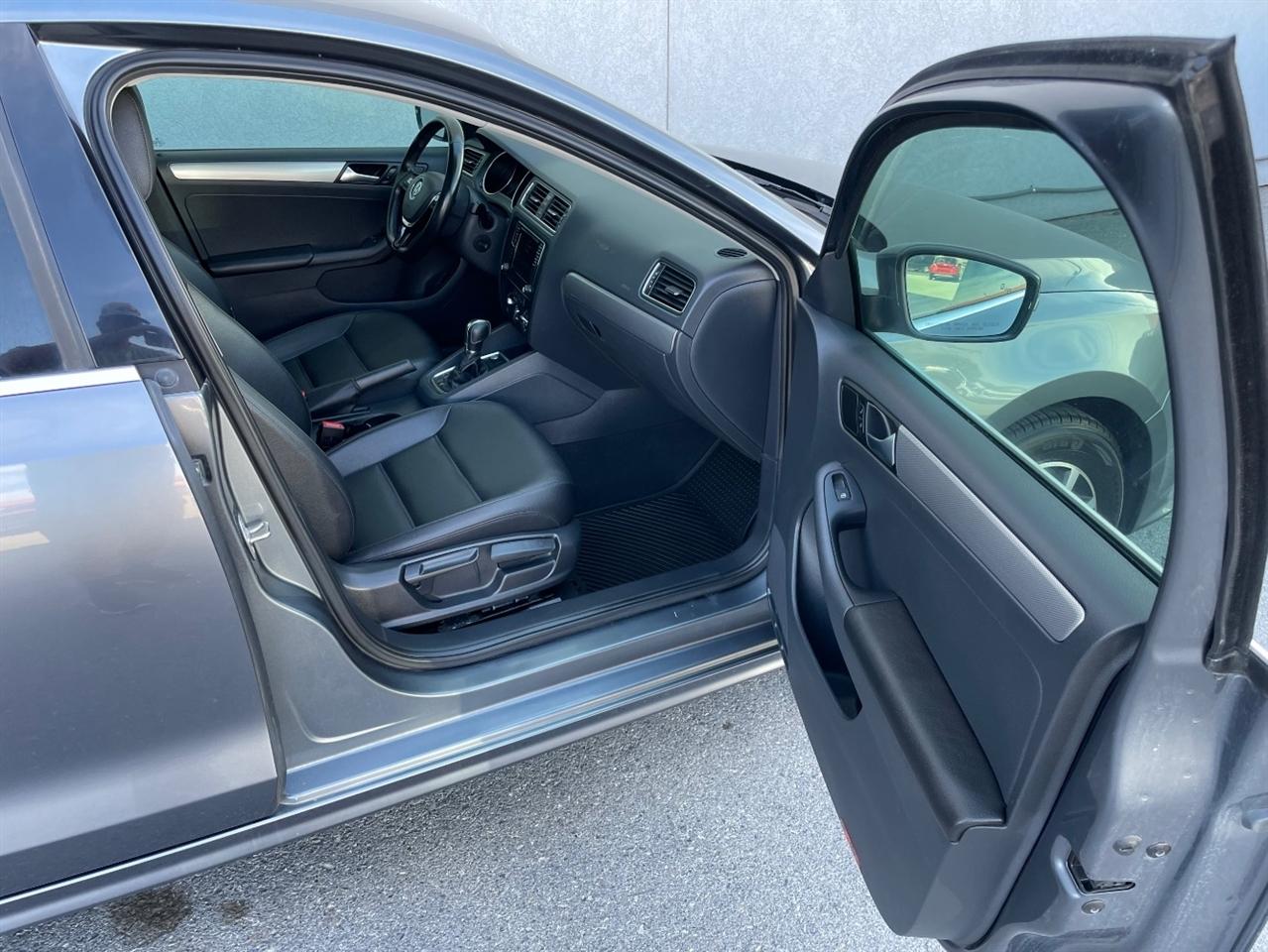 Volkswagen Jetta  2017