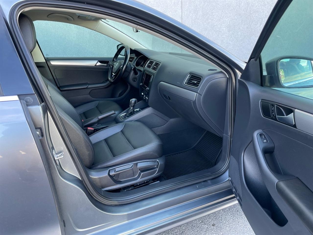 Volkswagen Jetta  2017