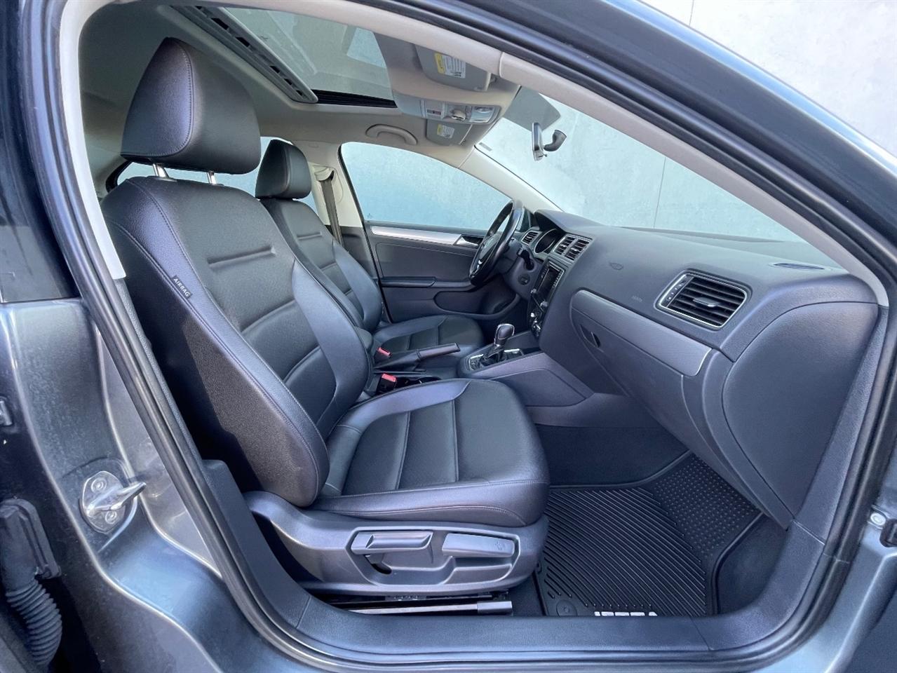 Volkswagen Jetta  2017
