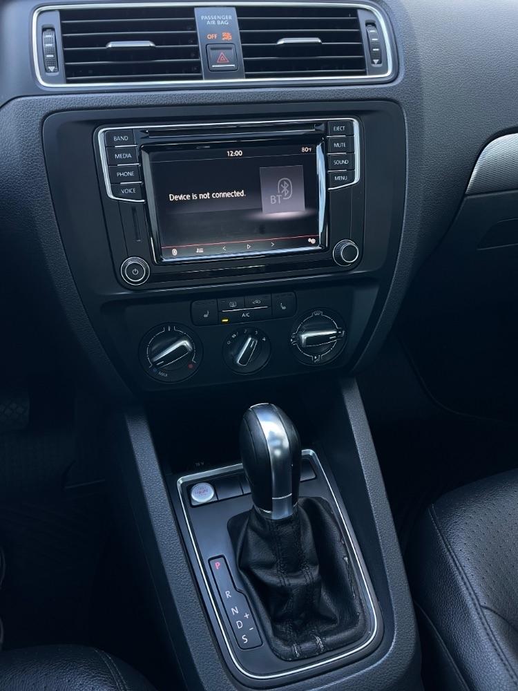 Volkswagen Jetta  2017