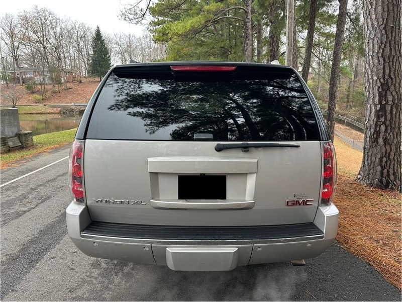 GMC Yukon Denali XL 2WD 2008