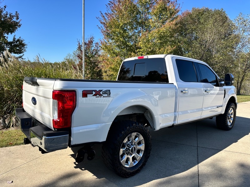 Ford F-250 SD Lariat Crew Cab Short Bed 4WD 2018 Ford F-250 SD Lariat Crew Cab Short Bed 4WD 2018
