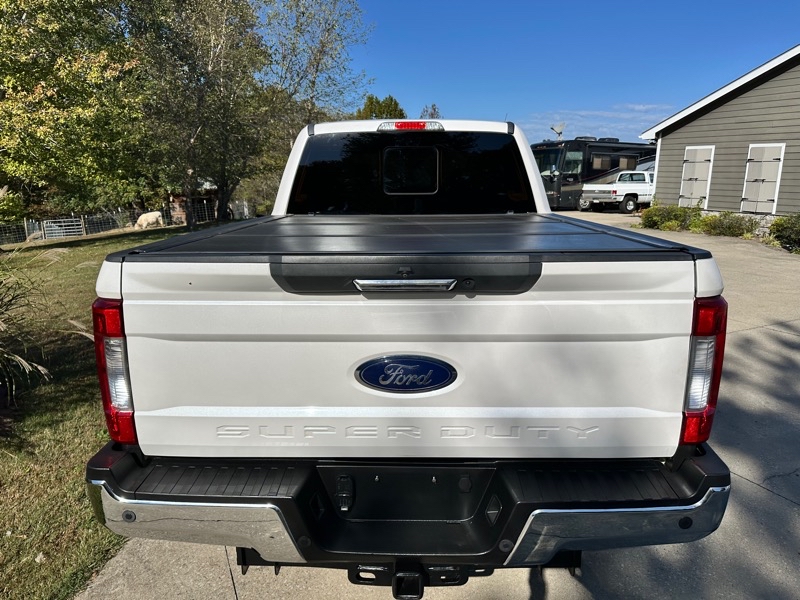 Ford F-250 SD Lariat Crew Cab Short Bed 4WD 2018 Ford F-250 SD Lariat Crew Cab Short Bed 4WD 2018