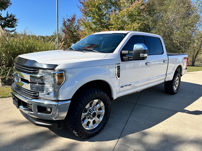 Ford F-250 SD Lariat Crew Cab Short Bed 4WD 2018 Ford F-250 SD Lariat Crew Cab Short Bed 4WD 2018