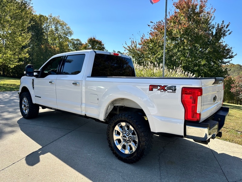 Ford F-250 SD Lariat Crew Cab Short Bed 4WD 2018 Ford F-250 SD Lariat Crew Cab Short Bed 4WD 2018