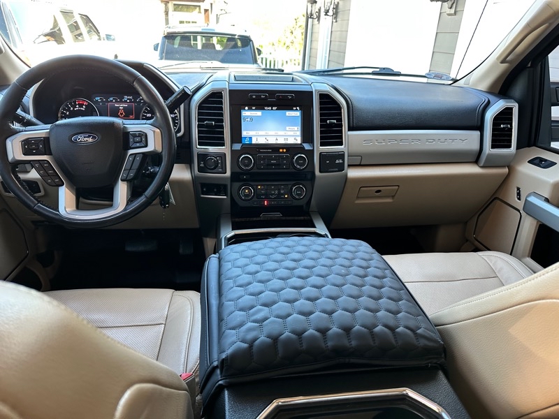 Ford F-250 SD Lariat Crew Cab Short Bed 4WD 2018 Ford F-250 SD Lariat Crew Cab Short Bed 4WD 2018