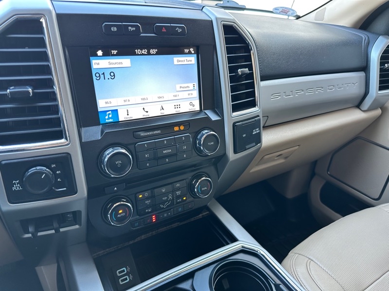 Ford F-250 SD Lariat Crew Cab Short Bed 4WD 2018 Ford F-250 SD Lariat Crew Cab Short Bed 4WD 2018