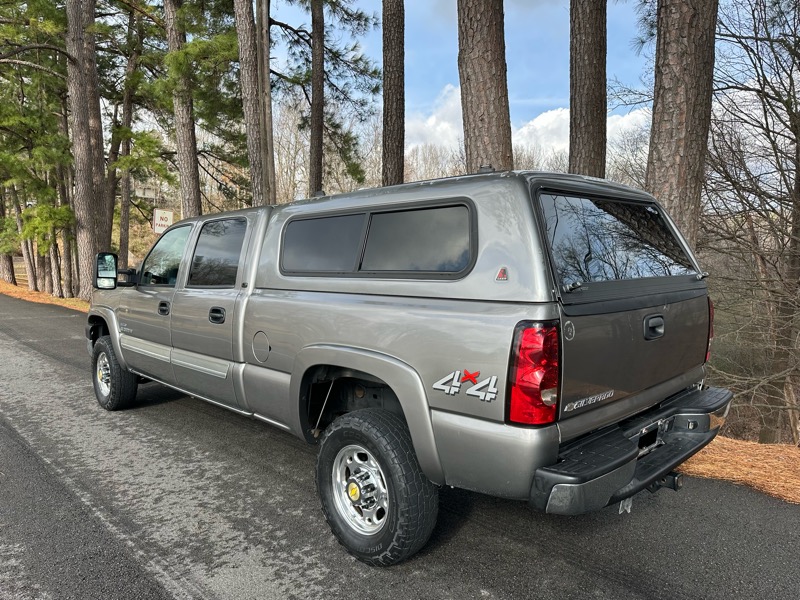 Chevrolet Silverado 2500HD LT Crew Cab Short Bed 4WD 2006