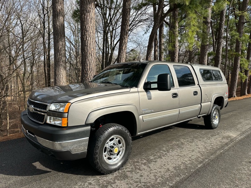 Chevrolet Silverado 2500HD LT Crew Cab Short Bed 4WD 2006