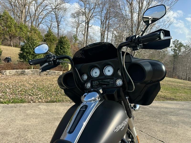 Harley-Davidson FLHX103  2013