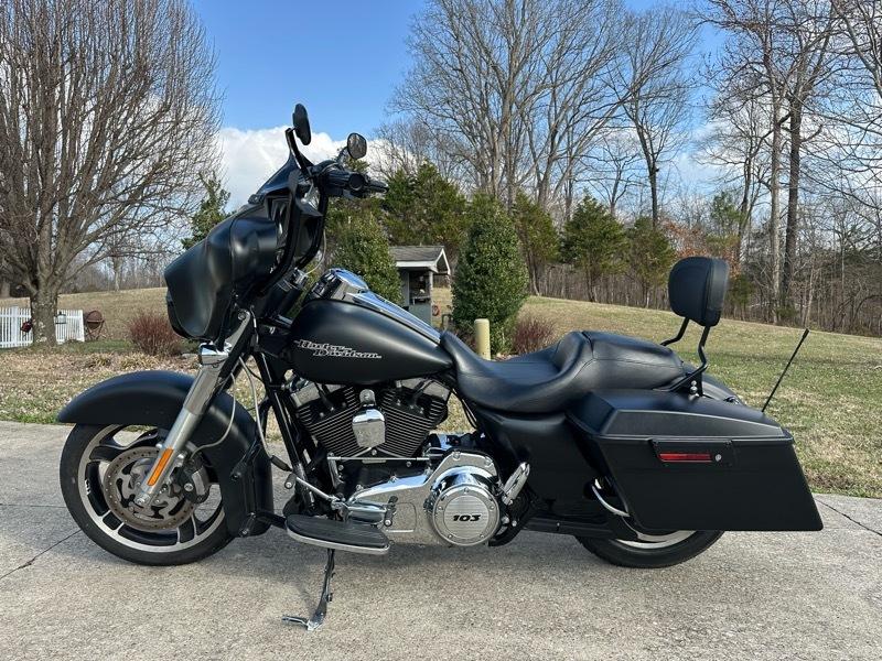 Harley-Davidson FLHX103  2013