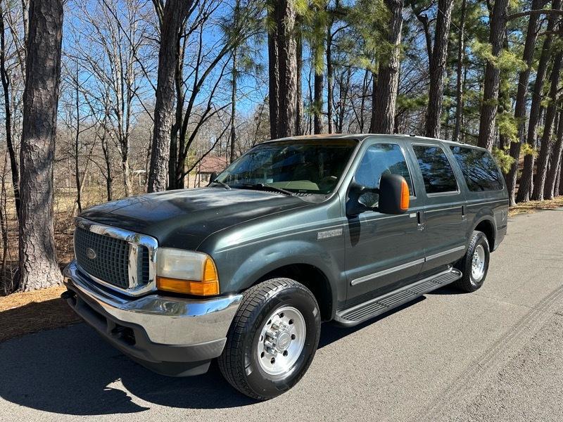 Ford Excursion XLT 2WD 2000