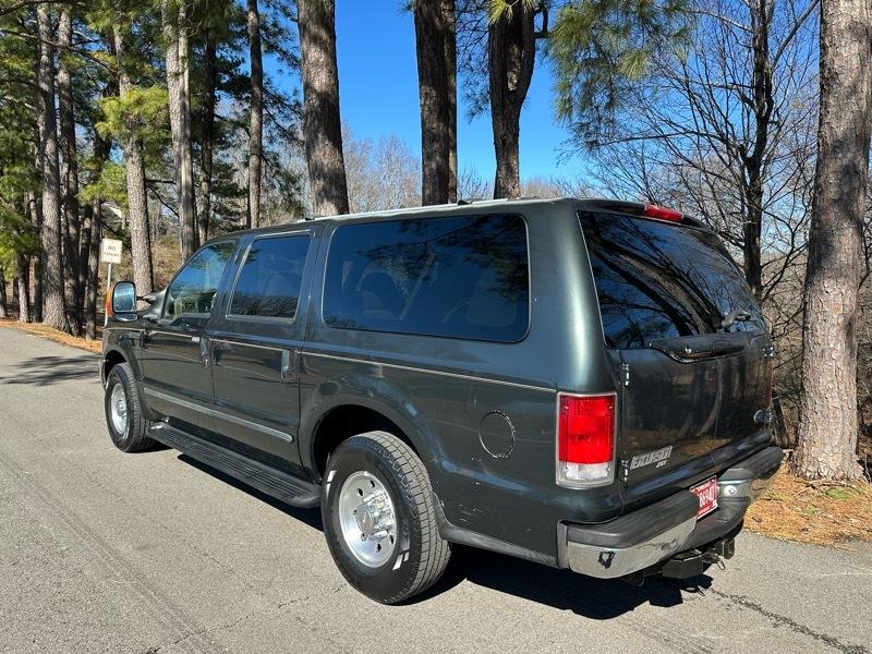 Ford Excursion XLT 2WD 2000