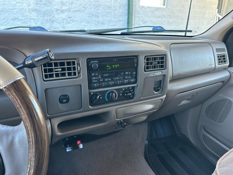 Ford Excursion XLT 2WD 2000