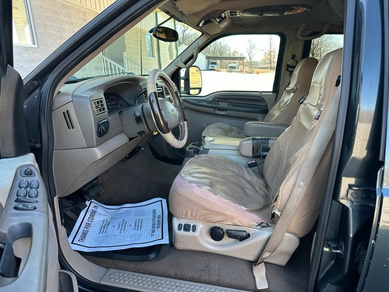 Ford Excursion XLT 2WD 2000