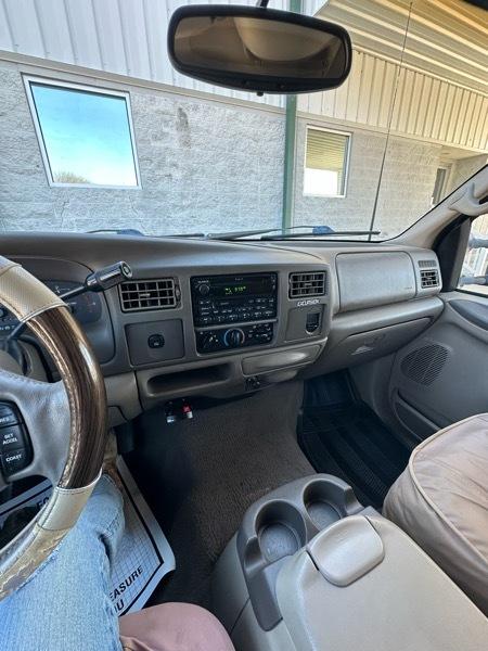 Ford Excursion XLT 2WD 2000