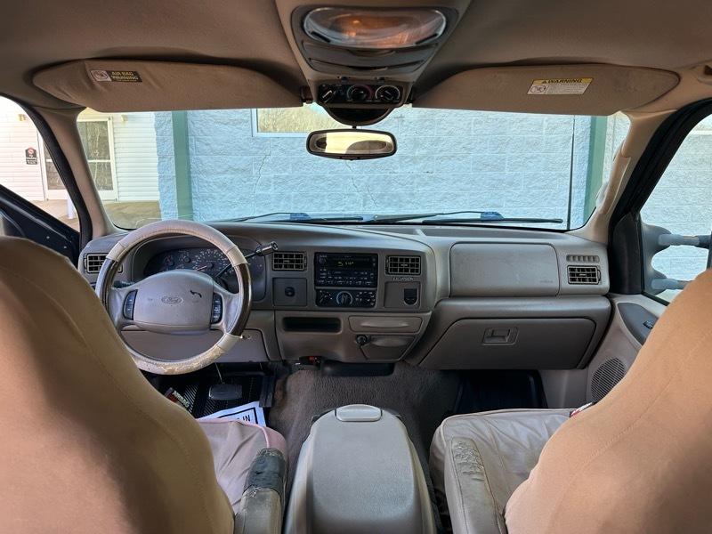 Ford Excursion XLT 2WD 2000