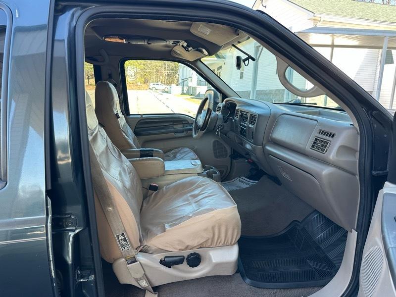 Ford Excursion XLT 2WD 2000