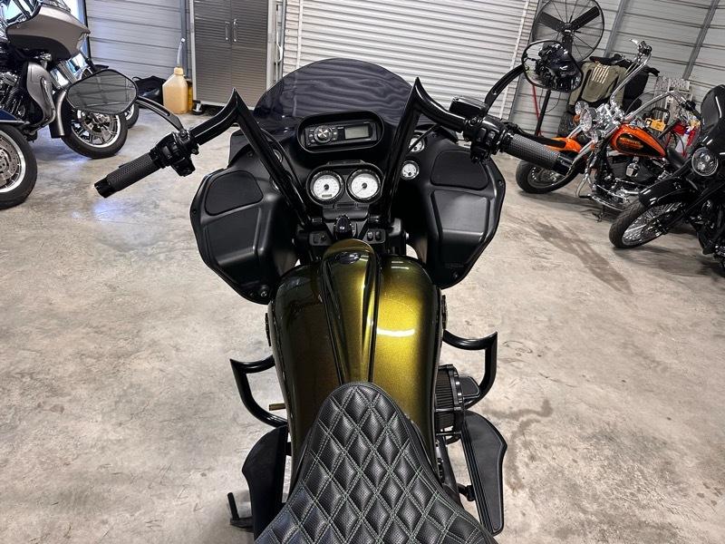 Harley-Davidson FLTRX103  2011