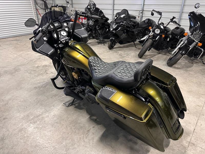 Harley-Davidson FLTRX103  2011