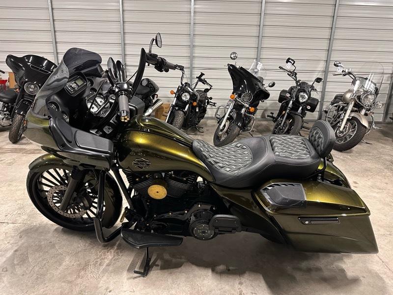 Harley-Davidson FLTRX103  2011