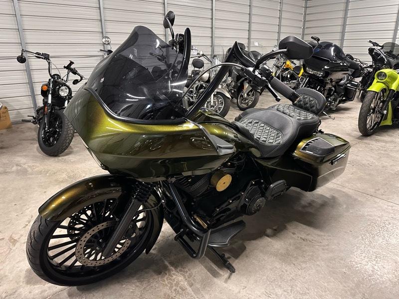 Harley-Davidson FLTRX103  2011