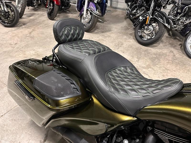 Harley-Davidson FLTRX103  2011