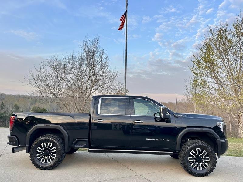 GMC Sierra 2500HD Denali Ultimate Crew Cab 4WD 2024